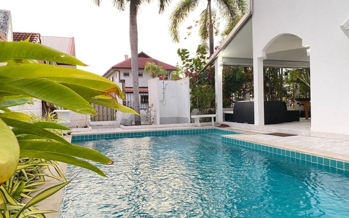 Royal park,jomtien beach 880M,4+1BR VILLA