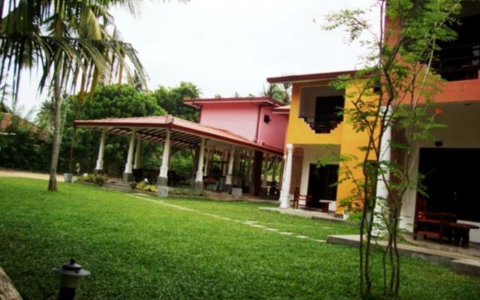 Riverside Cabanas Hotel