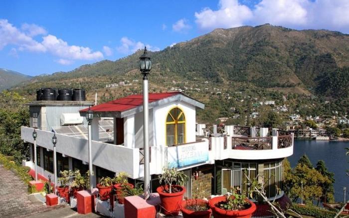 Hotel Lake Inn - A Luxury Lake View Hotel
