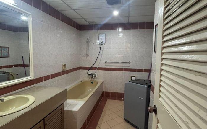Riverbank suites waterfront 408