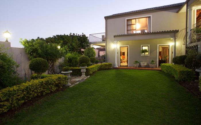 Sea Whisper Guest House & Self Catering