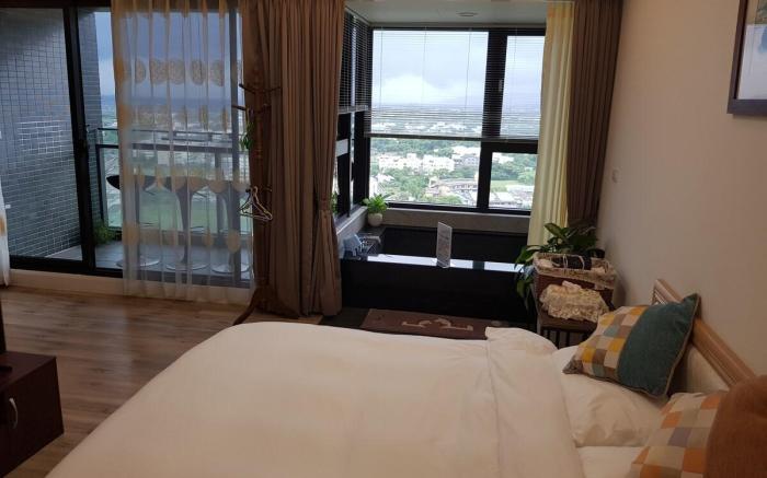 Self check-in, enjoy the hot spring and view here