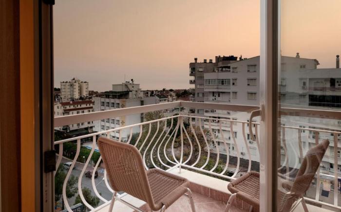 Lara Dinc Hotel