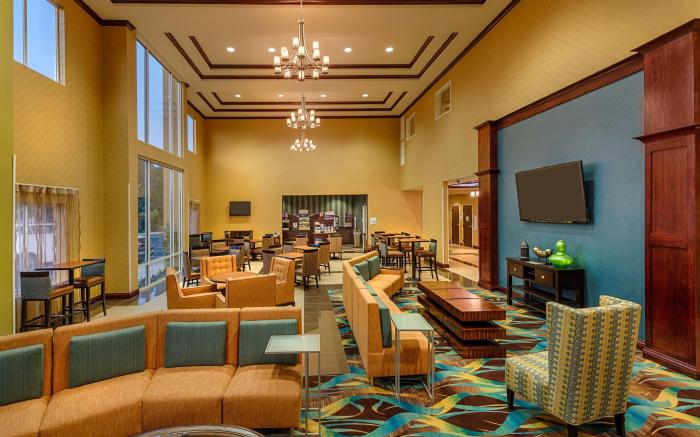 Holiday Inn Express & Suites / Red Bluff - South Redding Area By IHG