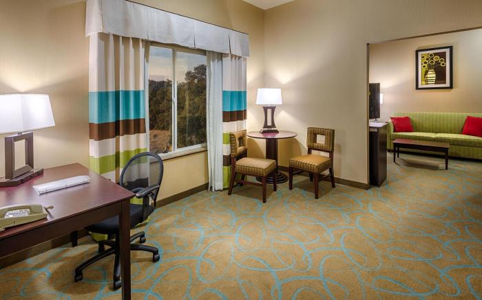Holiday Inn Express & Suites / Red Bluff - South Redding Area By IHG