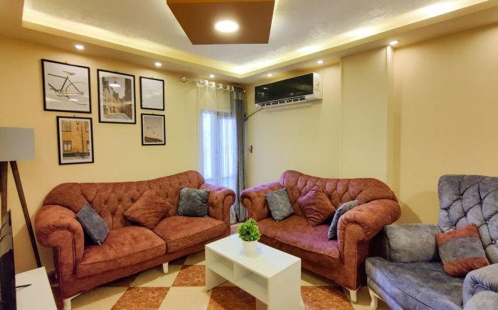 Charming, newly furnished 3BR apt in Main in Cairo