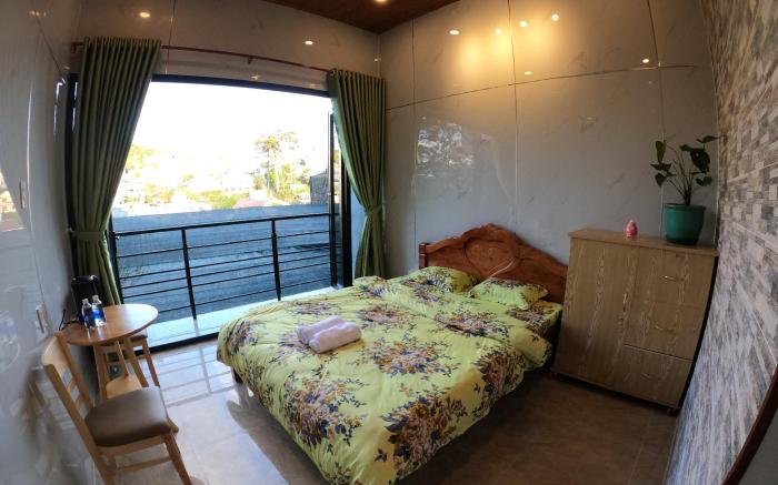 Queen room 2