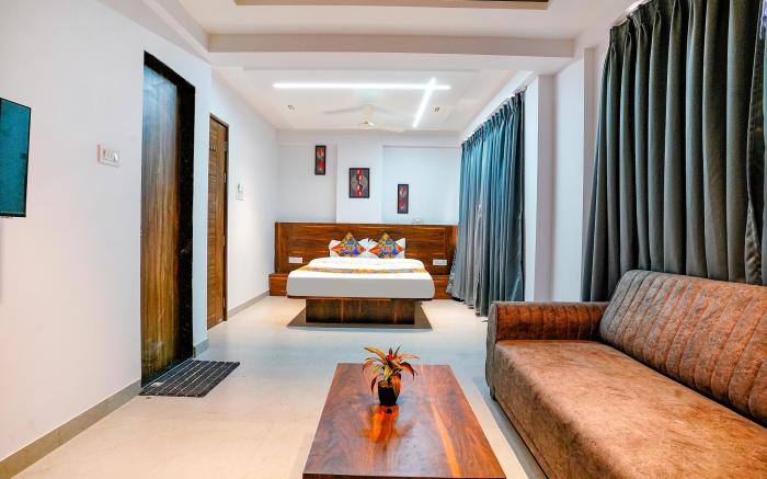 FabHotel Crystal Inn - Nr. Suvarndeep Chowk