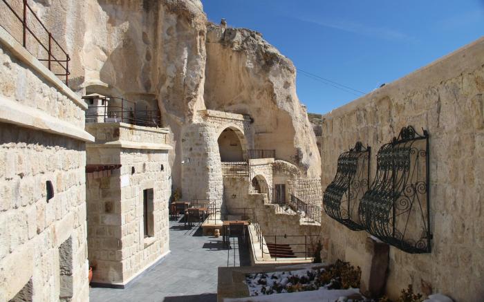 1811 Cave Hotel