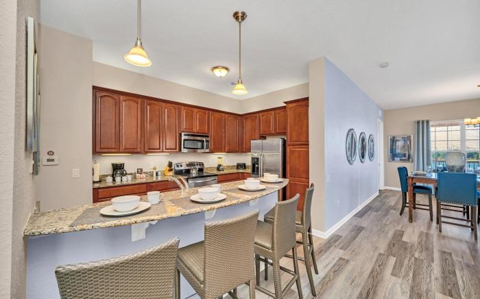 Lakeview Condo, Directly Next To Pool! *Near WDW*