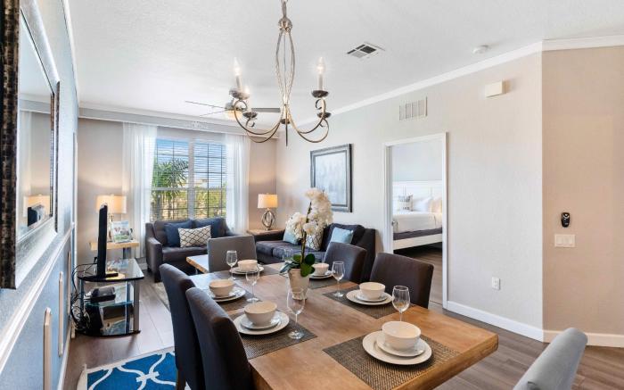 Modern Vista Cay Condo, near Universal Studios!
