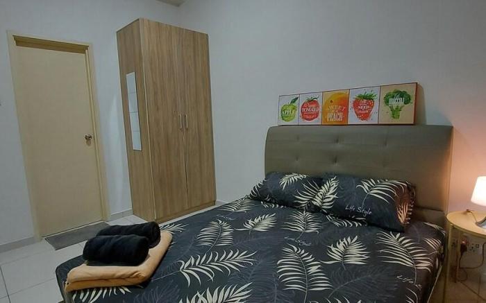 JB Kempas Luxury Condo w Free Parking Wi-fi TV Box