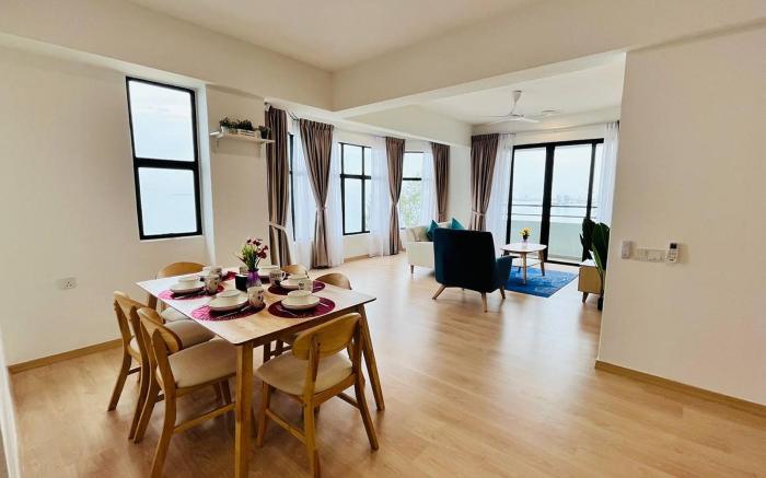 Melaka 2 Bedroom 180° Seaview Apartment  G0717