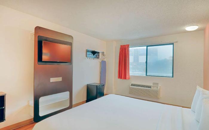 Studio 6  Suites Los Angeles, CA - Los Angeles LAX