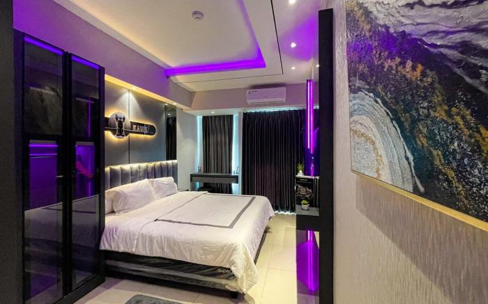 Monochrome La Casa IV at Anderson