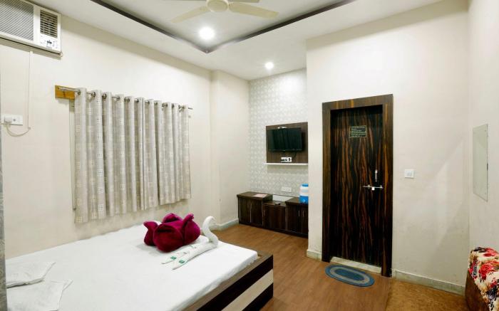 Hotel Kaaynat Mahal 25 Mtrs from Dargah