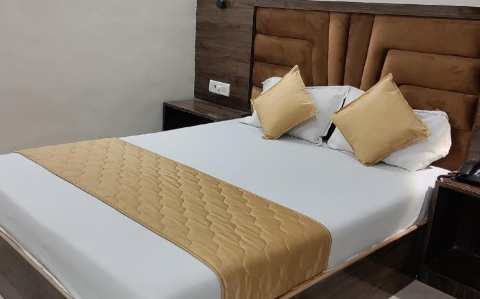 Hotel Siddharth Residency-Near NESCO