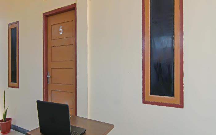 SPOT ON 92570 Putri Guest House Syariah Near SPBU Rimbo Panjang
