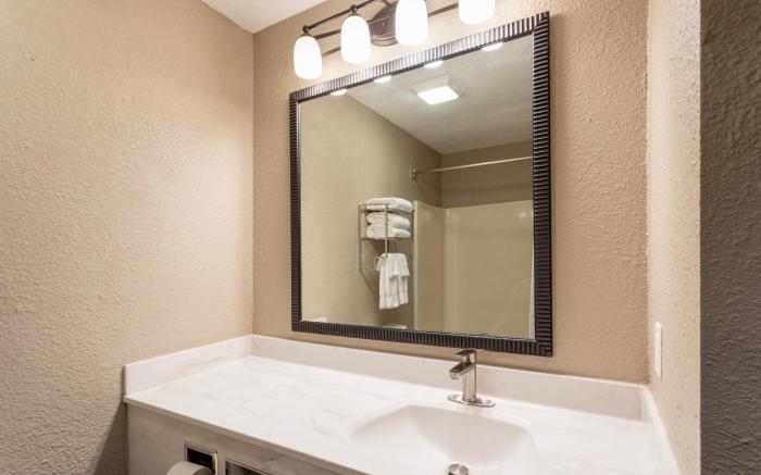 GRANDSTAY HOTEL & SUITES