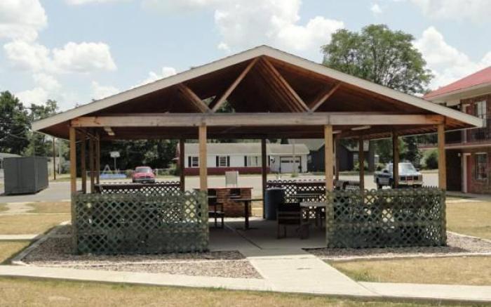 Red Carpet Inn (formerly Royal Inn)