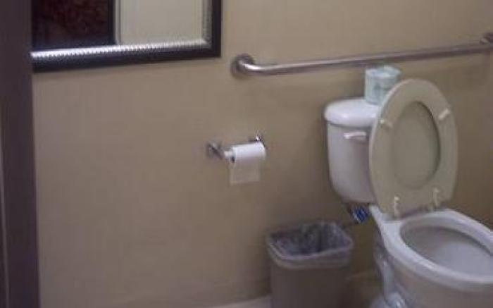 Red Carpet Inn (formerly Royal Inn)