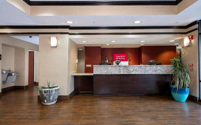 Red Roof Inn & Suites Dover Downtown