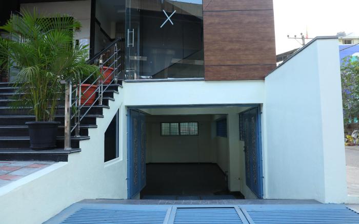 Hotel 8th Mile Suites
