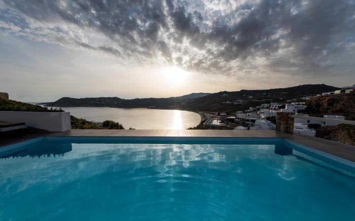 Cova Mykonos Suites
