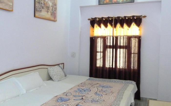 Keshav Palace
