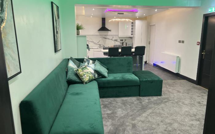 Feathers Suite