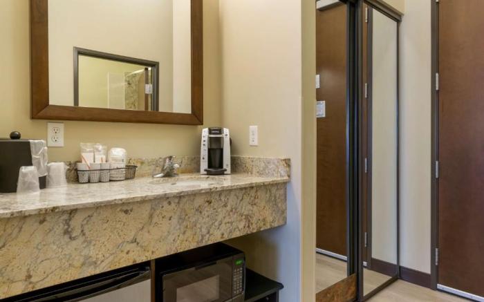Best Western Plus Lacey Inn & Suites