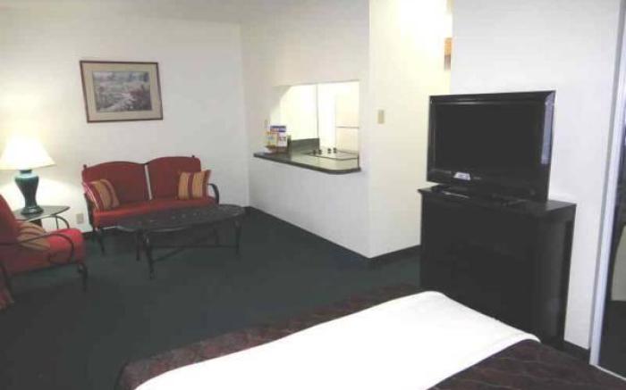 Travel Inn & Suites