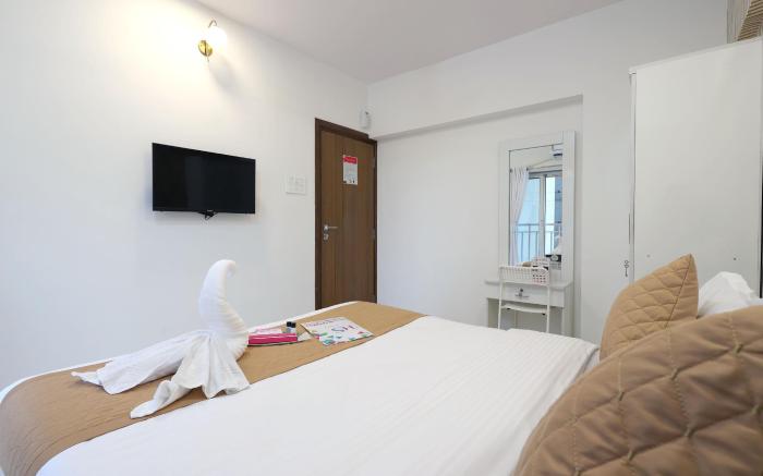 Iconic 3 Bedroom Suite - Borivali East