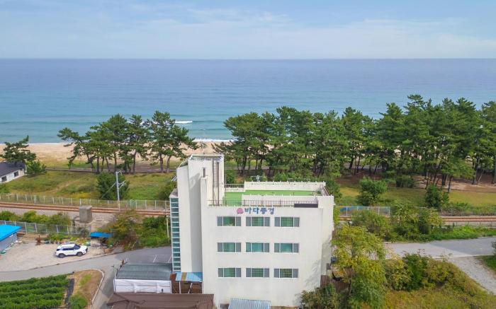 Gangneng badapunggeong Pension