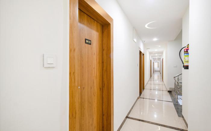 FabHotel Woodlark Inn