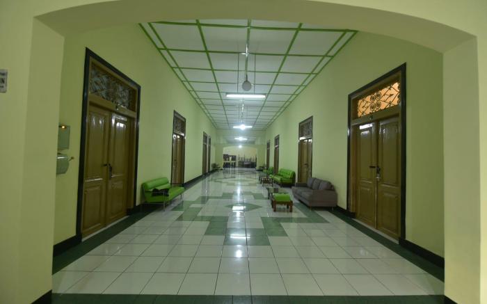 Hotel Irian Surabaya 