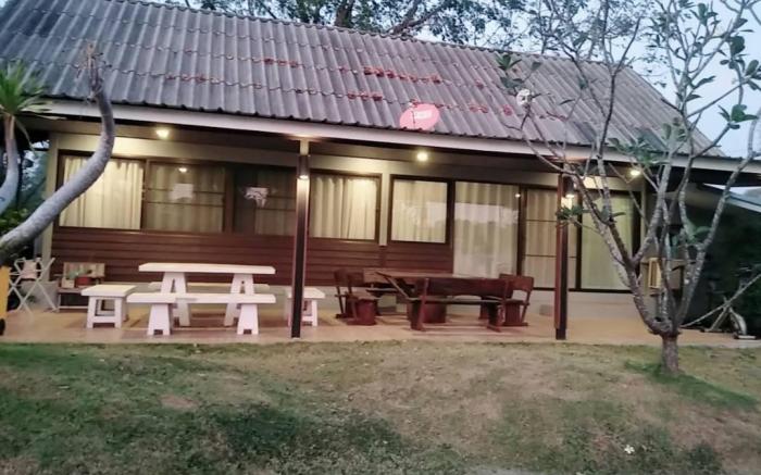 ไร่หุบกะพง มาลีฮวนน่าResort&Restuarant(เพื่อนเพ)