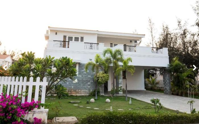 LUSH GARDEN RESORT