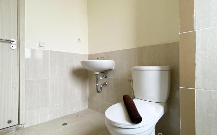 Spacious Modern 3BR Meikarta Apartment By Travelio