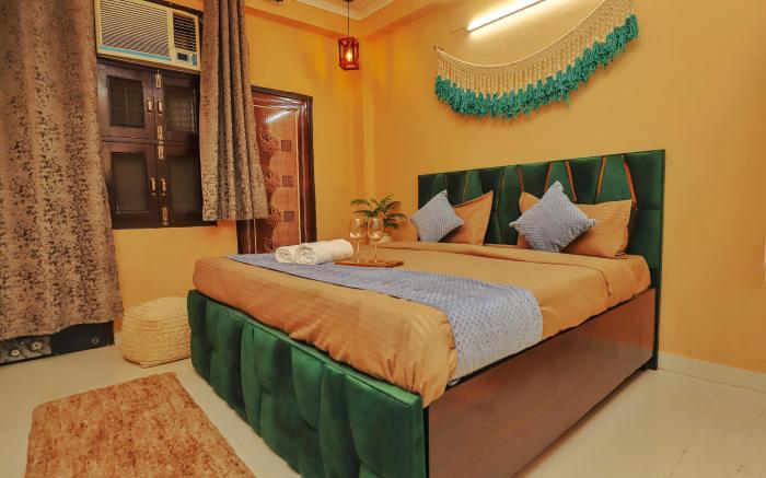 Roomshala 082 Hotel Noida Empire 