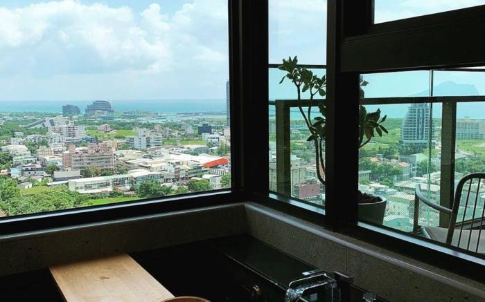 Lazy hotspring stay with Infinity pool view 
