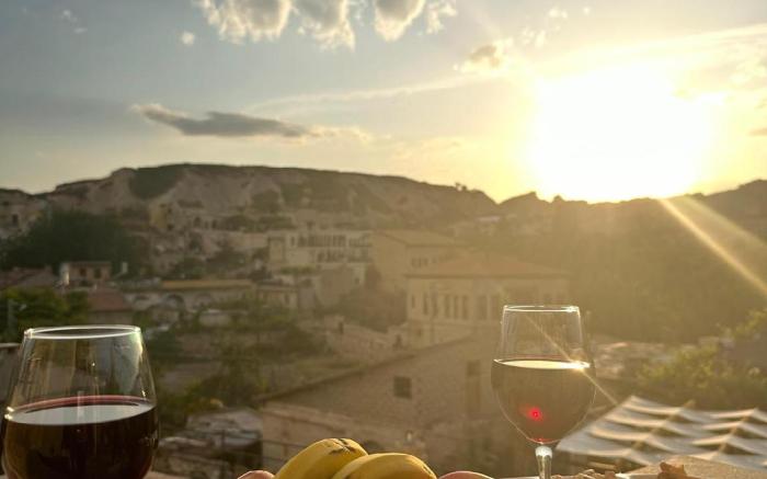 Bayar Cave Suites