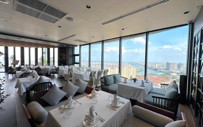 Penthouse Residence SkyBar by Caerus Management 