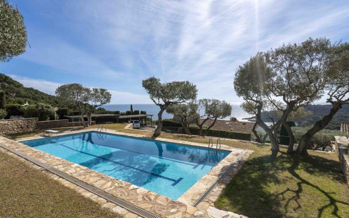 Alta House Suites Sa Blava