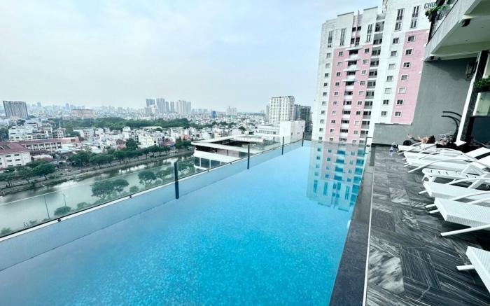 Refreshing Studio-2pax-InfinityPool-SkyBar-Center
