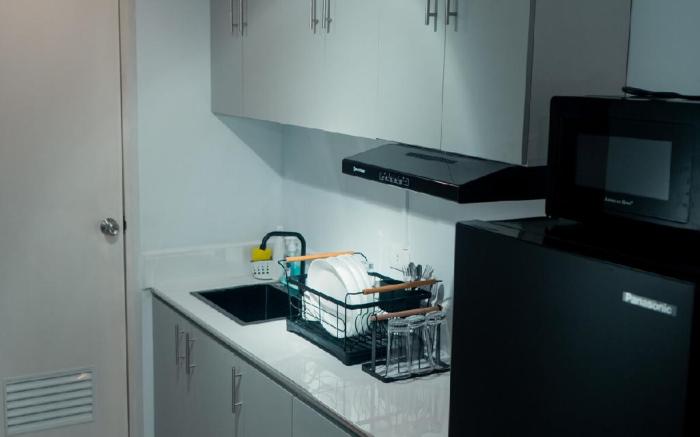 Bucky's 2BR Condo near Eastwood