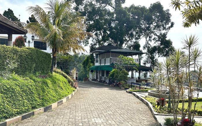 Urbanview Resort Syariah Khansa Cisarua Puncak by RedDoorz