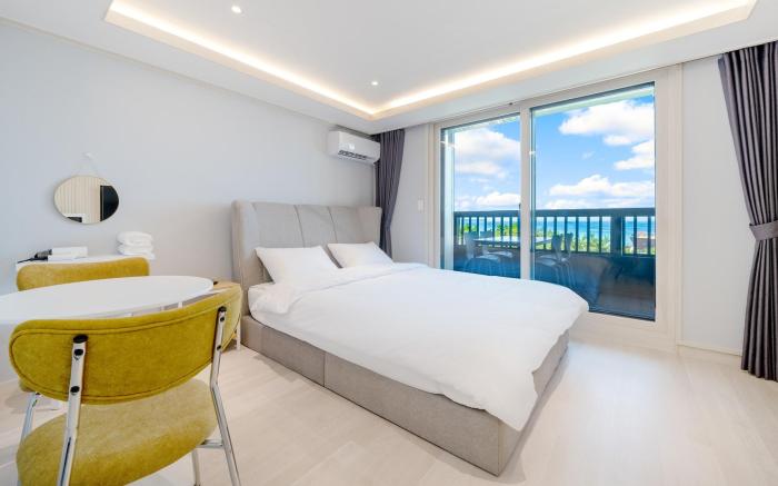 Donghae badae meomuleuda