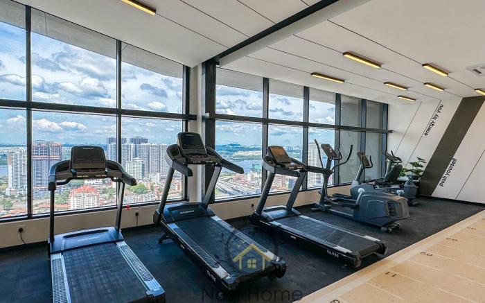 Neon-Funky Suite | 6 pax | 5 mins walk to CIQ