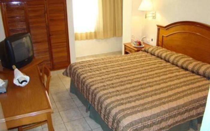 Hotel & Suites Real del Lago